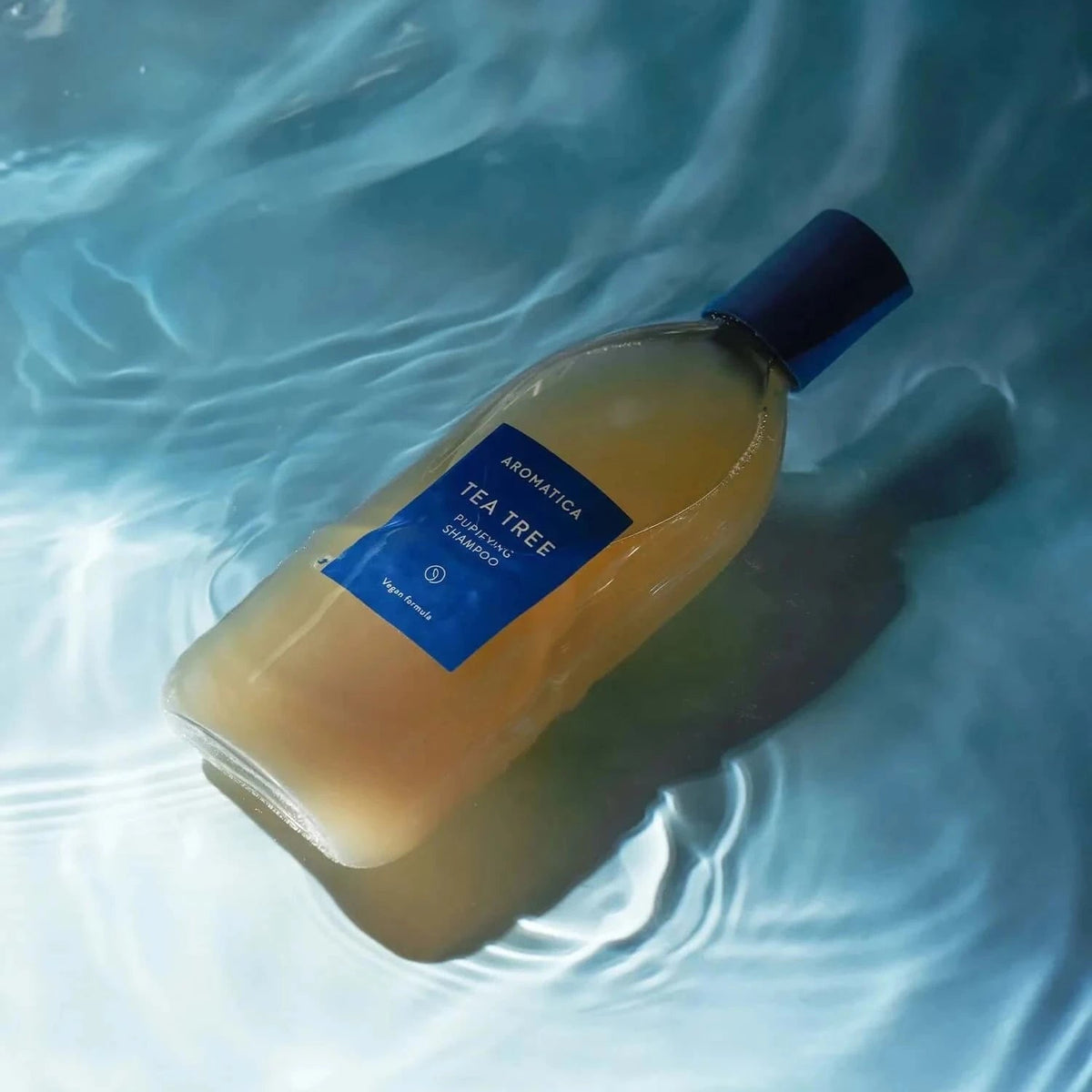 Bezsulfātu šampūns ar tējas koku taukainai galvas ādai AROMATICA Tea Tree Purifying Shampoo