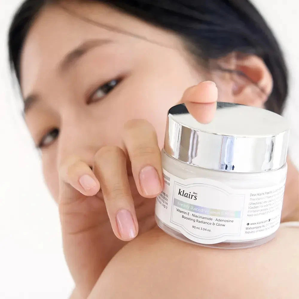 Vitamīniem bagāta maska mirdzuma piešķiršanai ādai Dear Klairs Freshly Juiced Vitamin E Mask