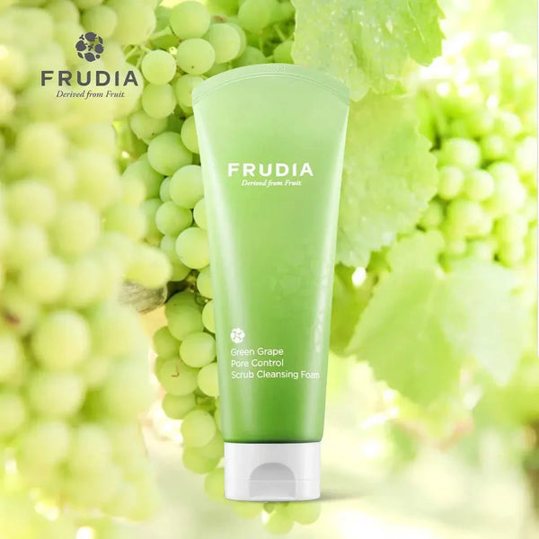 Putas-skrubis dziļai poru attīrīšanai Frudia Green Grape Pore Control Scrub Cleansing Foam