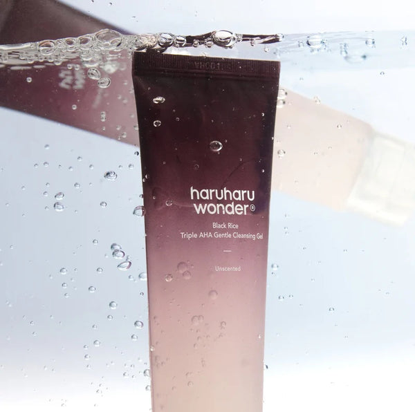 Maigs pīlinga-gels ar melno rīsu ekstraktu Haruharu WONDER Black Rice Triple AHA Gentle Cleansing Gel
