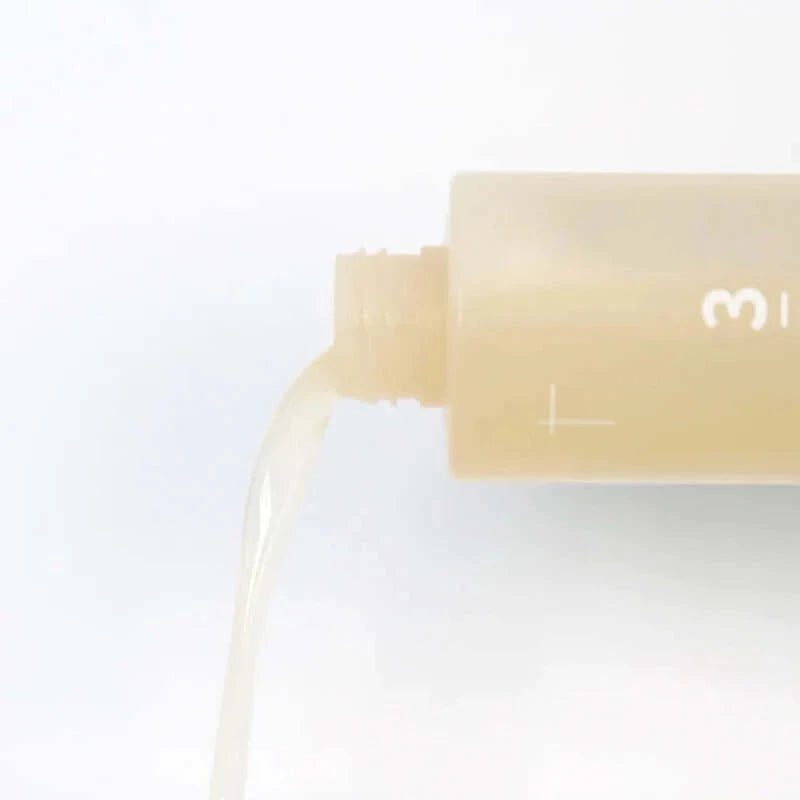 Balinošs toniks-esence ādas mitrināšanai un mirdzuma piešķiršanai Numbuzin No.3 Super Glowing Essence Toner