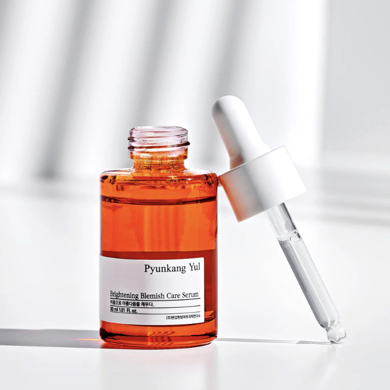 Balinošs serums ar C vitamīnu Pyunkang Yul Brightening Blemish Care Serum