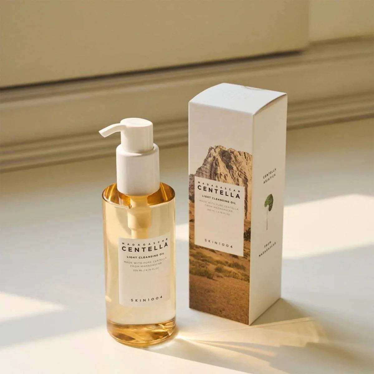 Viegla tīrīšanas eļļa ar ekstraktu Gota Kola SKIN1004 Madagascar Centella Light Cleansing Oil