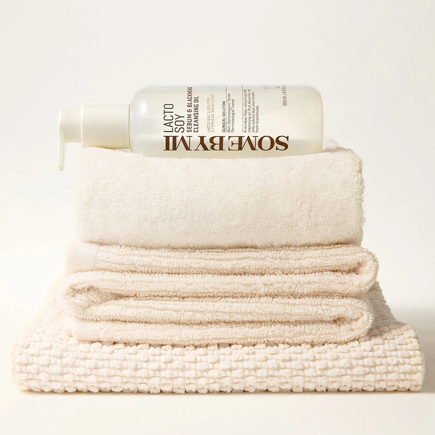 Divu tekstūru hidrolipīdu eļļa ar soju Some By Mi Lacto Soy Sebum & Blackhead Cleansing Oil