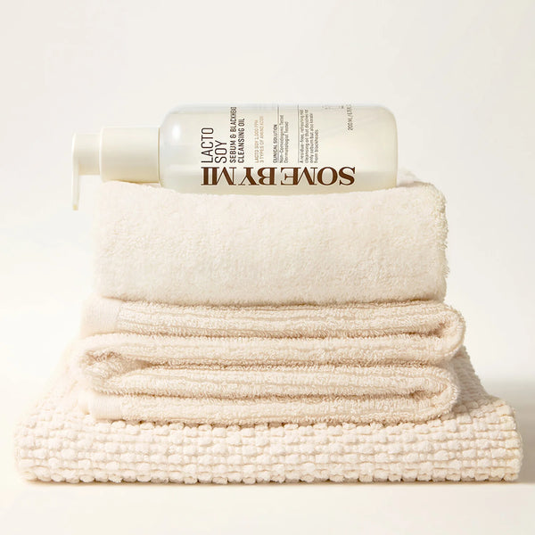 Divu tekstūru hidrolipīdu eļļa ar soju Some By Mi Lacto Soy Sebum & Blackhead Cleansing Oil