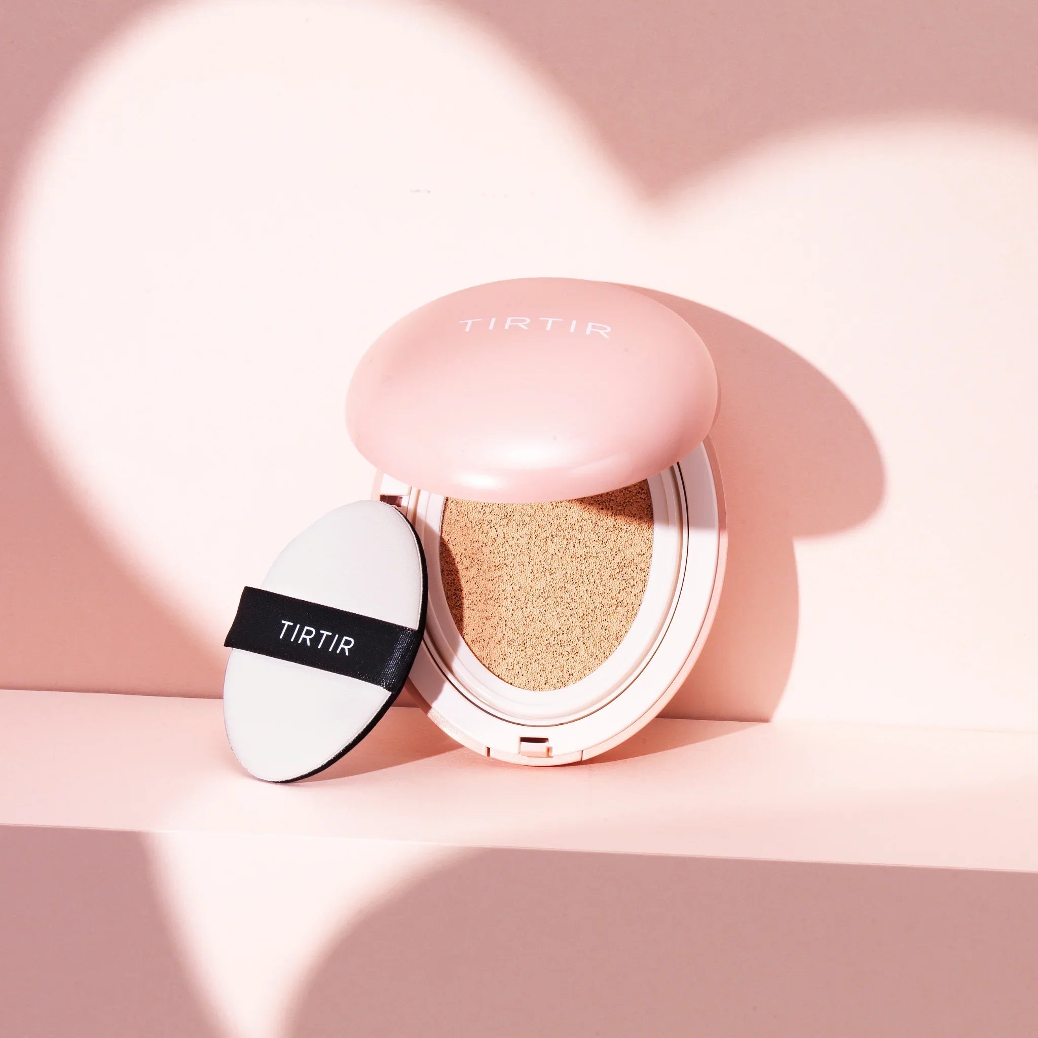 Noturīgs kušons ar matētu noslēguma akcentu TIRTIR Mask Fit All Cover Cushion