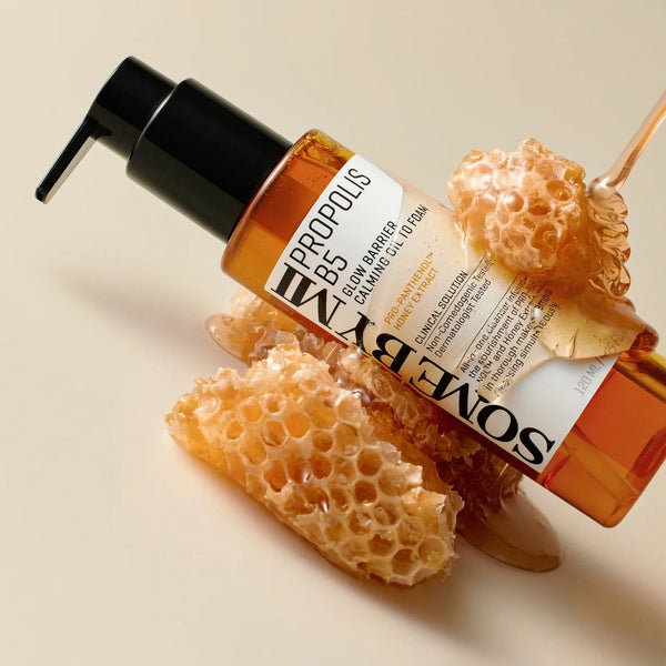 Eļļa-putiņas mirdzuma piešķiršanai ar propolisu Some By Mi Propolis B5 Glow Barrier Calming Oil To Foam
